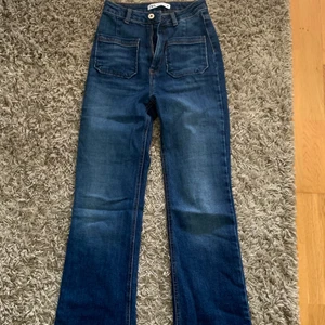 Jeans från Zara  - Säljer bootcut jeans från Zara, oanvända, då de aldrig kommer till användning. Priset kan alltid diskuteras. 