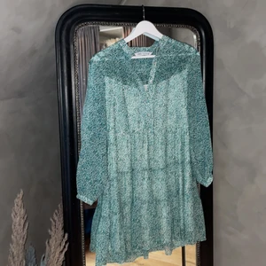 Klänning - Säljer en oanvänd klänning 