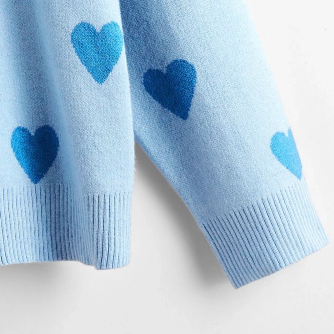 Blå stor tröja med hjärtan - 90