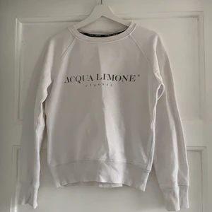 Acqua limone tröja  - Säljer min acqua limone tröja eftersom jag har vuxit ur den. Den är i bra skick och är bara använda ett par gånger 