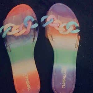 Helt ny - Perfekt till summaren. Väldigt söt