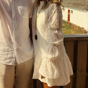 Studentklänning  - Fin studentklänning från NA-KD, endast använd 1 gång! Buda gärna, köparen står för frakt på 66 kr 