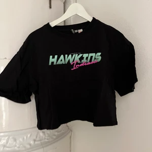 Stranger things t-shirt  - Stranger things t-shirt. Använd högst 1 gång, köparen står för frakten ❤️‍🔥