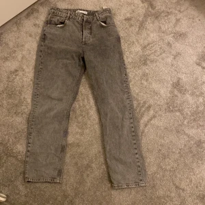 Zara jeans strlk 38 - Andvändt fåtal gånger,korta på mig som är 160