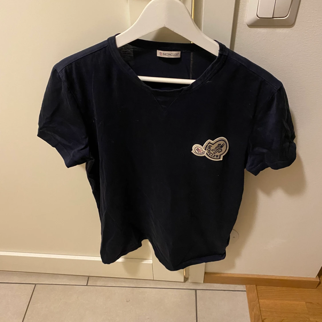 Moncler T-shirt. Knappt använd.