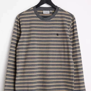 Carhartt randig long sleeve  - Helt nya oöppnade carhartt tee’s!! Endast 2 i storlek S kvar. !!Nypris 600!!! Mitt pris 199kr. Skriv även om du är intresserad av någon av tröjorna på den sista bilden så löser vi paketpris:)