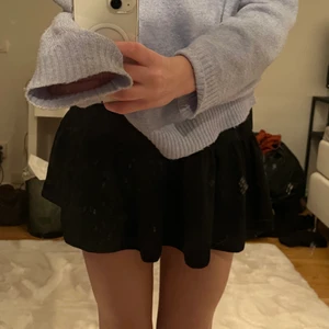 Volangkjol - Svart volangkjol från märket newlook🖤 (jag har vikt upp den lite på bilden)