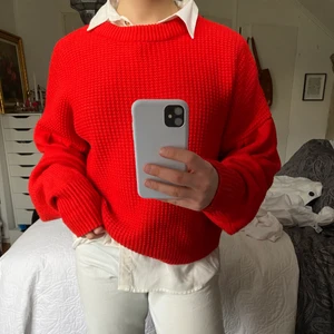 Tjocktröja - En stickad tjocktröja med härlig vårfärg!! Den är i jättebraskick och  säljer den bara för att jag faktiskt aldrig använder den😇 Frakt tillkommer✨