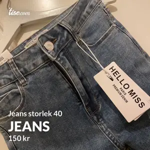 Ett par helt oanvända jeans från jfr i storlek 40. De är stretch och är grå/blå med lite slitningar 