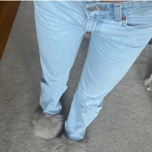 Weekday  - Weekday jeans i storlek W28L32. Och passar mig som har S/M på jeans  