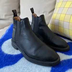 chelsea boots från Stockholm Design Group i superfint skick! äkta skinn 