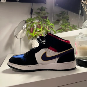 Nike air Jordan 1 low - Säljer mina jordans då jag inte använder dem längre köpta i london 2019!