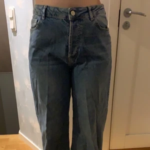 Raka jeans - Jeans i rak modell, bra skick. Frakt räknas ut vid intresse