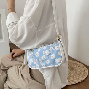 väska - jätte söt väska som jag använt ganska mycket men i superbra skick!