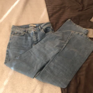 Gina Jeans  - Natasha jeansen från Gina, knappt använda. St s men passar mig som har ca i jeans. De är som den sista bilden fast ljusblå 💞 