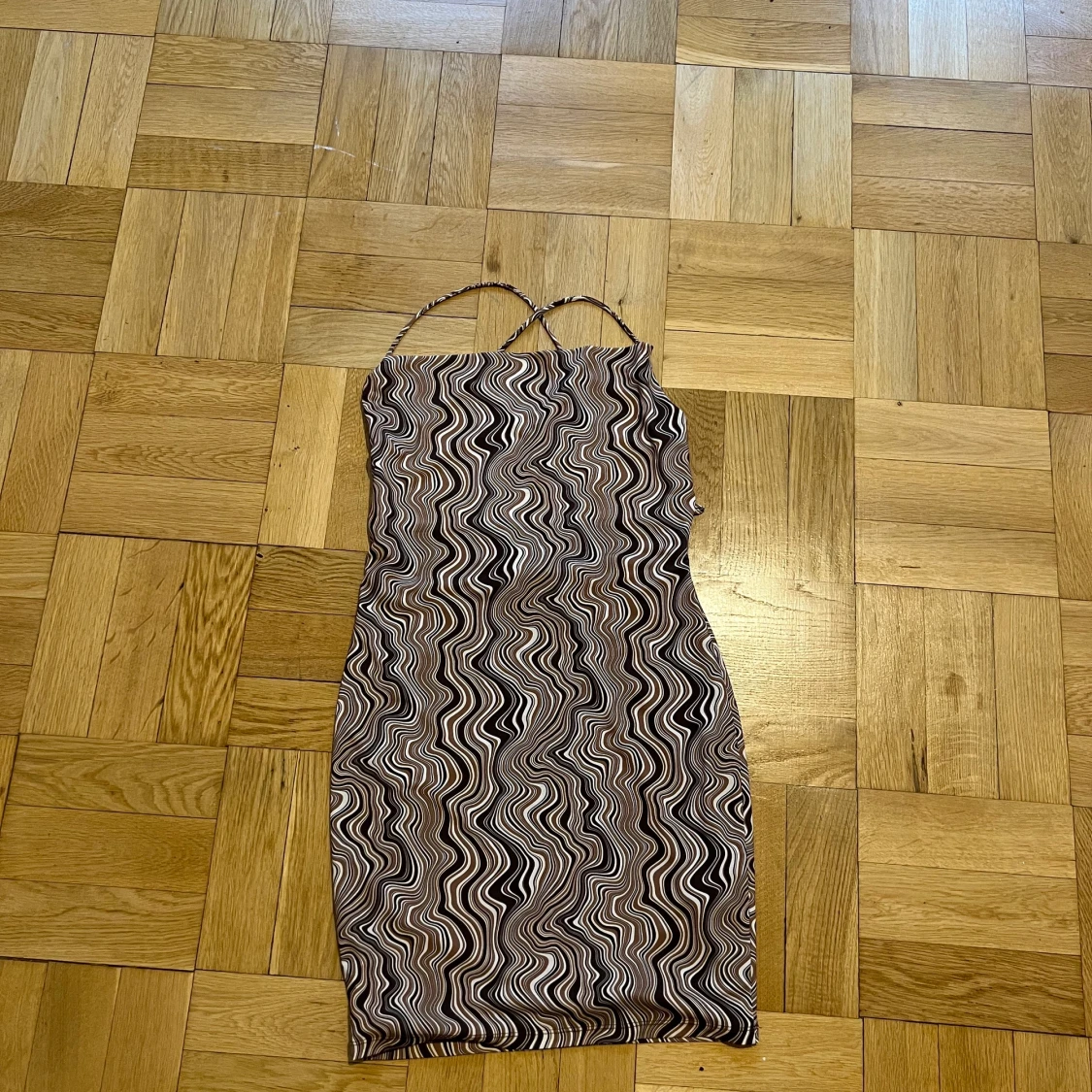 Brown art dress NA-KD