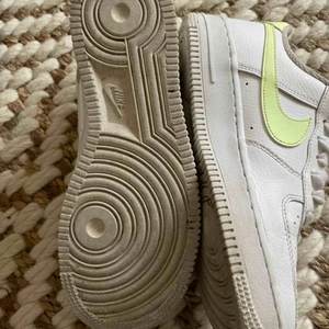  - Air force med guld detalj!