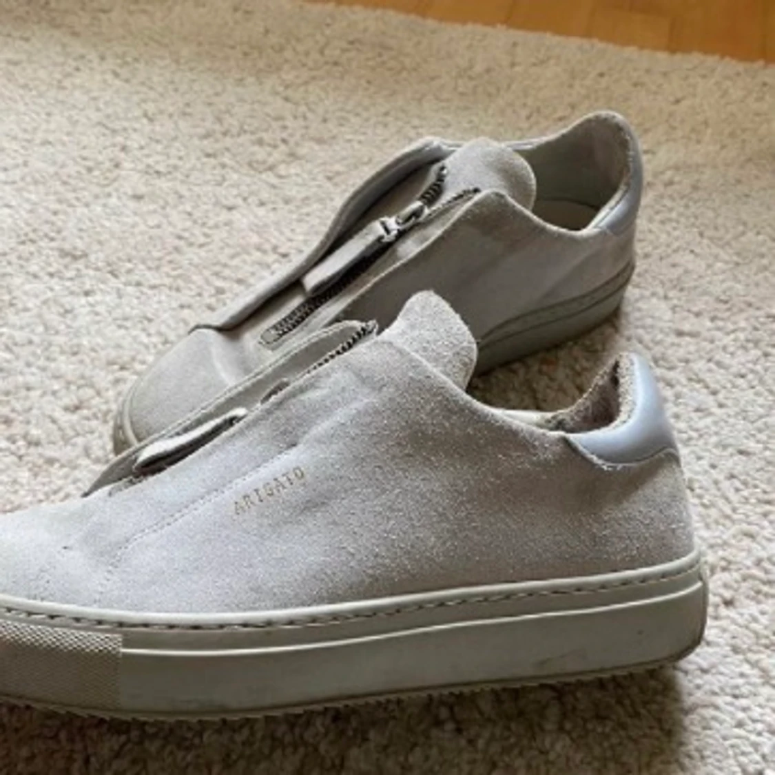 Axel arigato skor grå