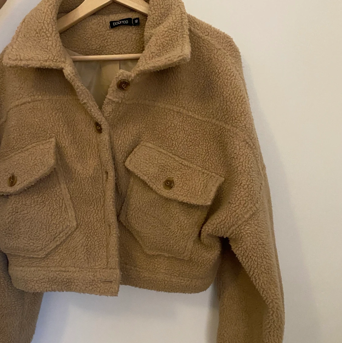 Croppad Teddy jacka med stora armar  - 90