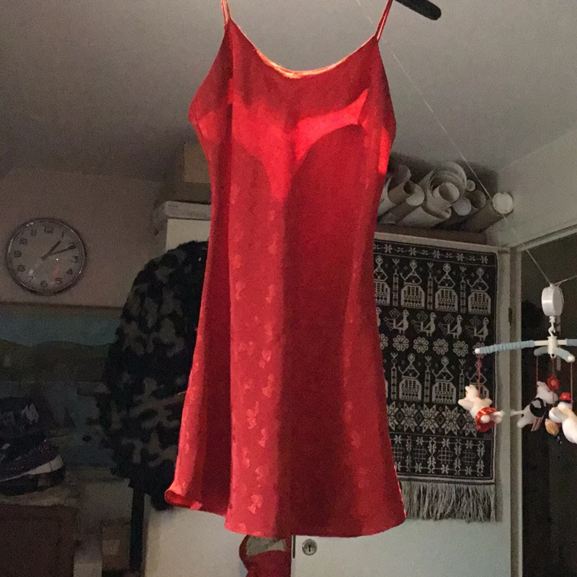 Fin satin klännig - 91