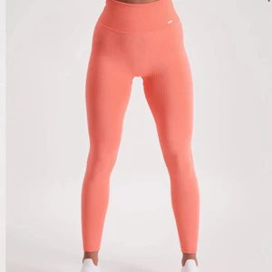 Säljer mina Aimin träningsbyxor  - Ribbade rosa fina tights, aldrig kommit till användning tyvärr!.