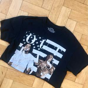OUTKAST 💙 original konsert-tshirt, cropped oversized passform med supernice print