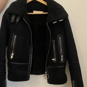 Teddyjacka mörkblå - Teddyjacka med mockaeffekt från Zara 