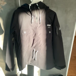 Svart dope skidjacka  - Svart skidjacka från Dope, Storlek S , använd en vecka i Sälen förra året,  nypris 1 899, säljer för 800+frakt 