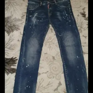 Dsquared 2 jeans storlek 48 , 300 kr , pris kan diskuteras 