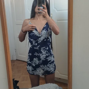 playsuit - Hely ny playsuit , oadvänd i storlek S 