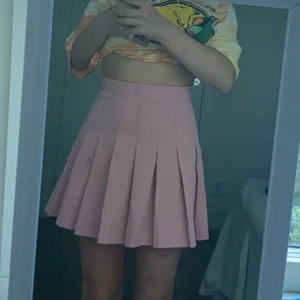 kjol - bara haft på den 2 gånger. bra kvalité.