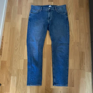 Weekday Sunday Jeans - Weekday Sunday jeans i nästan nyskick, buda gärna!