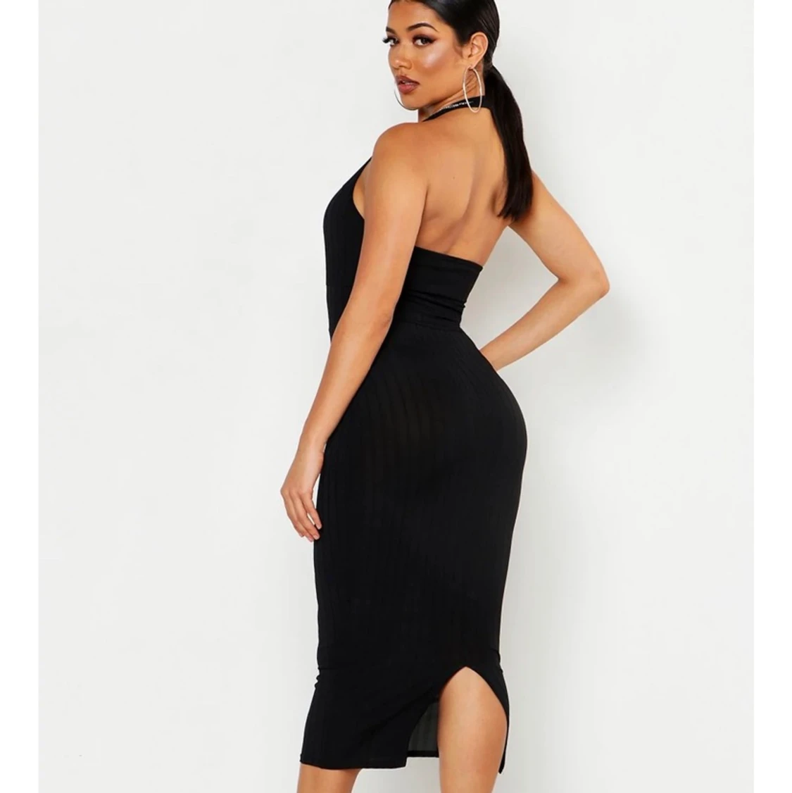 Maxikläninng med halterneck,stl 38 - 90