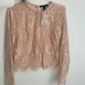 Spetstopp gammalrosa forever21, M - Gammalrosa spetstopp från Forever21, storlek Medium. Prislapp kvar. 