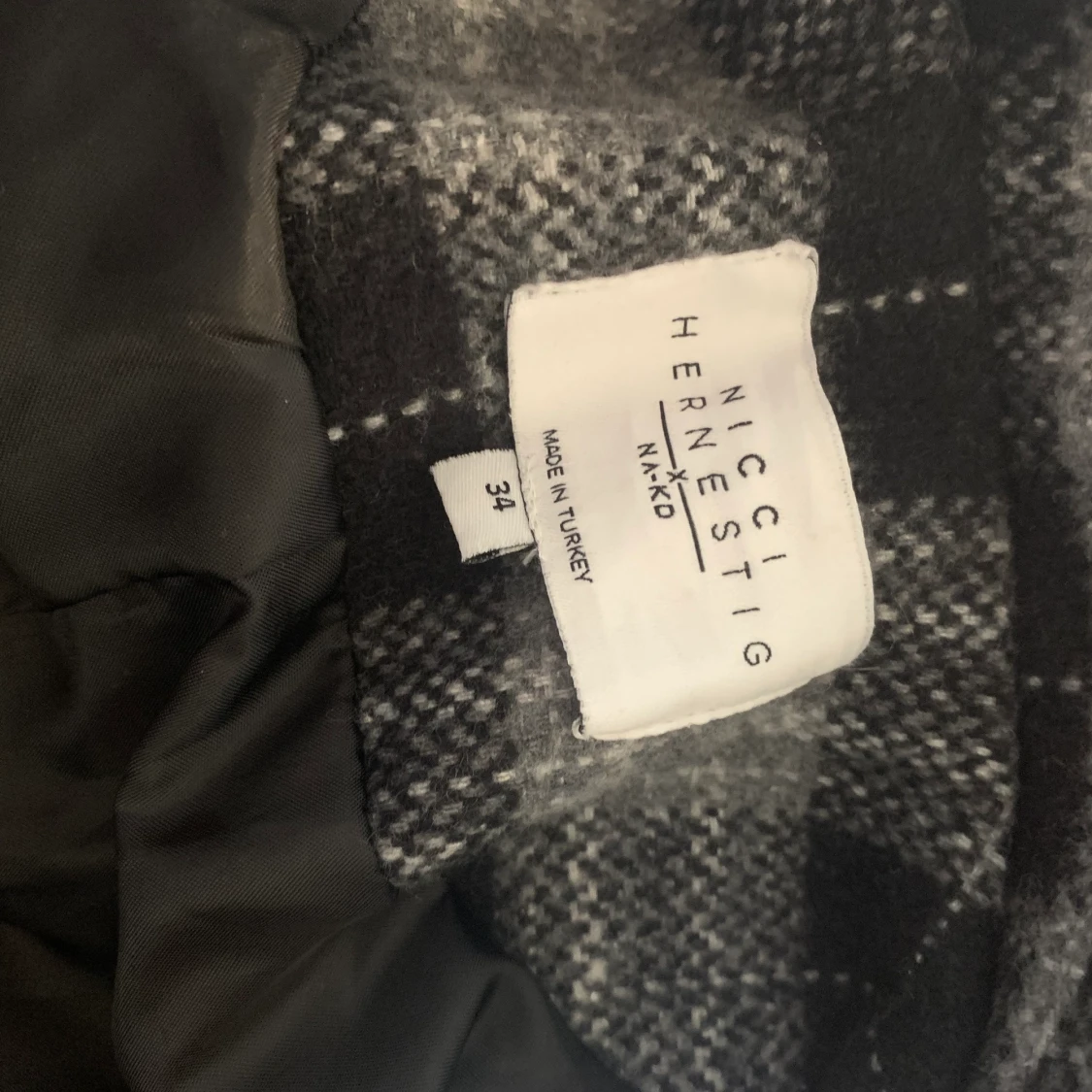 Nicci Hernestig x NA-KD - 90