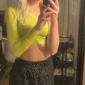 Neon tröja - Säljer en neon tröja💗 den är i bra skick bara testad och inte använd. 