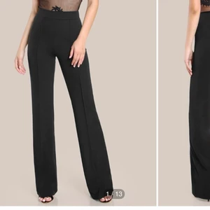 kostymbyxor - Sjukt fina och sköna kostymbyxor säljes då jag råkade beställa i fel storlek. Otroligt bra material och kvalite. Det är som 2 väck framme på benen som en detalj. Aldrig använda, kvar i originalförpackning. ❣️ Djur finns i hemmet och köparen står för ev frakt.🥰