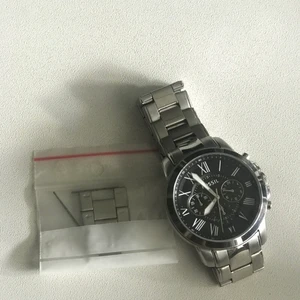 Fossil klocka - Helt ny klocka, normalstor(vuxna) kan förlängas. Kommer med Ask, 