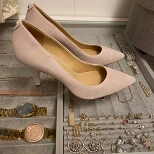 Oanvänd skor från Michael kors  - Jättefina skor från Michael kors (köpta för 1195kr)
