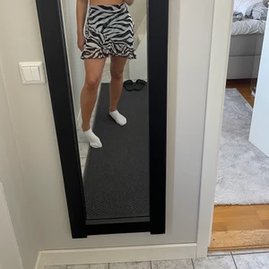 Kjol - Super fin zebrig kjol! Använd ett fåtal gånger!