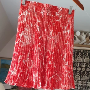 NY Summer kjol  - En söt sexig summer kjol bra till student avslutning och stilig. Finns fler bilder 