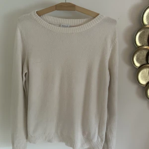 Vit stickad Vila - Vit stickad tröja från vila 