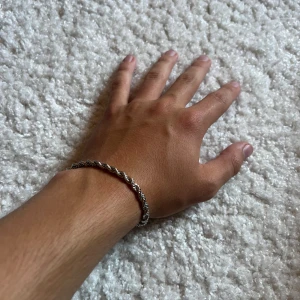 Cordellarmband silver helt nytt - Silver cordellarmband storlek går att ändra om man känner för det 