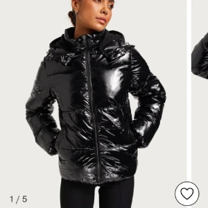 vinter jacka  - super fin vinter jacka från nelly, inga defekter. sparsamt använd, nypris 799💕