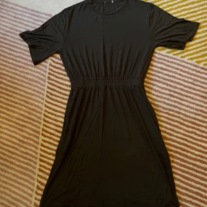 Grön klänning  - Mörkgrön klänning 