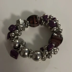 Tjockt lila silvrigt armband  - Väldigt tjockt men coolt 
