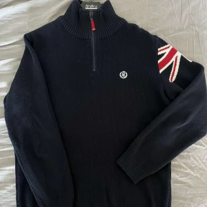 Henry Lloyd tröja - Pullover från Henry Lloyd. Storlek M o sitter så sjukt snyggt! Utan defekter och varsamt använda!