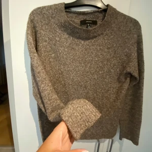 Fin tröja - Jötte fin tröja använd 3 gånger så jätte fin !!hör av dig vid intresserad 