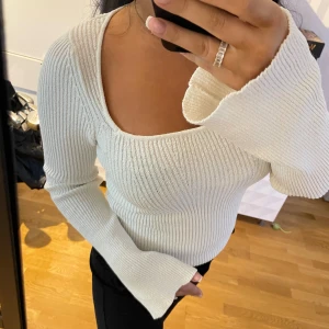 Tröja från gina - Säljer nu denna fina tröja från Gina då den inte används. Tröjan är bara använd enstaka gånger så i super fint skick. Tveka inte på att höra av dig om intresse finns🩷