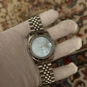 40mm Seiko ”datejust” arabic dial mod - Seiko arabic dial mod i nyskick. 40mm bredd med NH35 movement, länkar medföljer. Vid fler frågor skicka Dm, pris går att diskutera vid snabb affär.